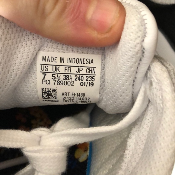 NEW Adidas superstars - Picture 8 of 8